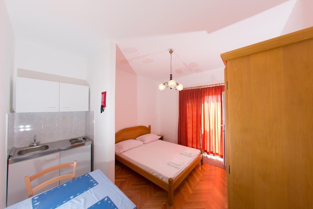 Apartments Ticinovic Omis Bilik gambar