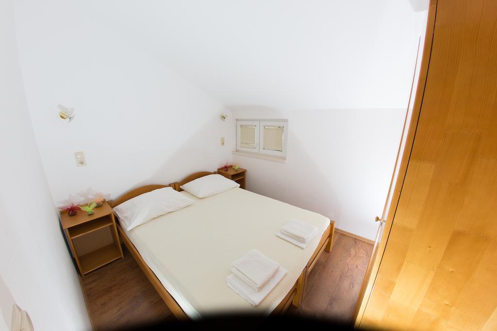 Apartments Ticinovic Omis Bilik gambar