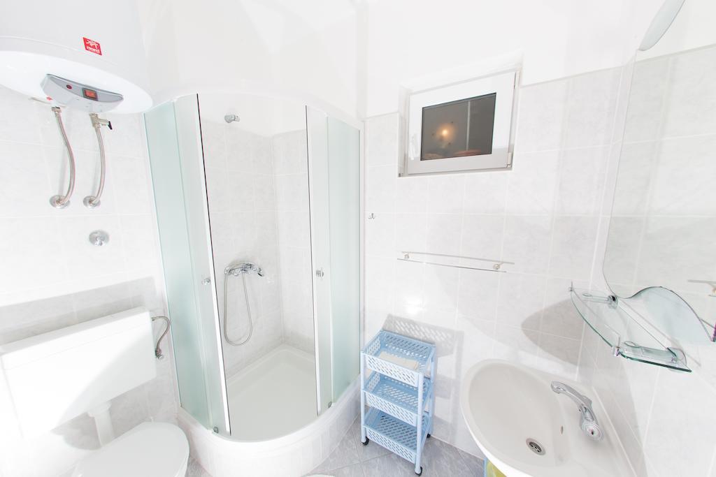 Apartments Ticinovic Omis Bilik gambar